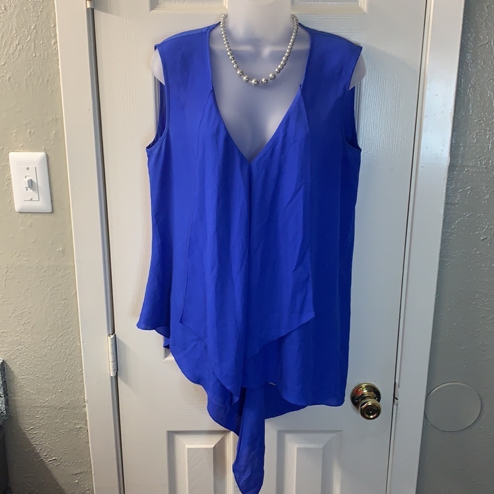 SLEEVELESS TOP BUNDLE (2) - Picture 2 of 8